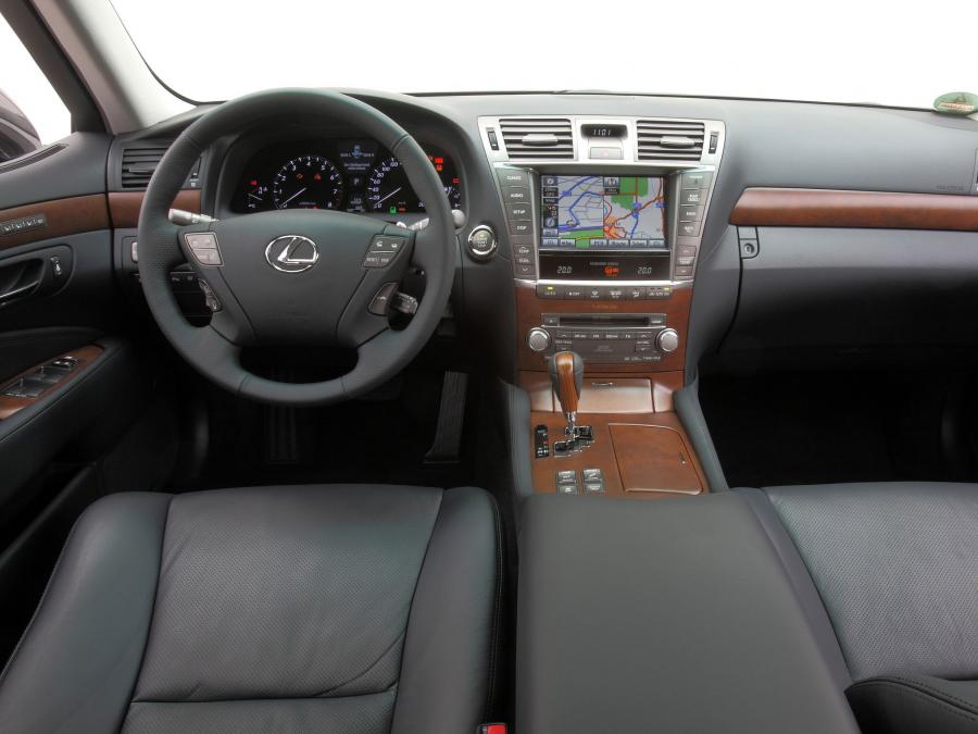  Lexus LS460 2009 года  (EU) (фото 9 из 12)